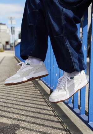 DOUBLECOURT UTILITY UNISEX - Trainers - white/vapor gray/bold blue