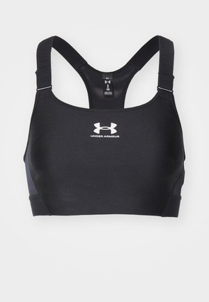 Soutien-gorge de sport noir avec un design dos nageur, bretelles ajustables et un logo blanc Under Armour à l'avant. Tissu lisse et coutures minimales.