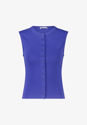 Mouwloze blauwe geribde gebreide top met een ronde hals en een rij kleine bijpassende knoopjes aan de voorkant van de hals tot aan de zoom.