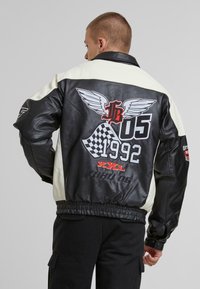 FUBU - CORPORATE - Bomber-jakk - black offwhite Väikepilt 1