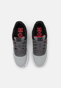 DC Shoes CENTRAL - Sapatilhas - black/grey/red