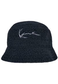 Mørkeblå fleece-buckethat med blød tekstur, bred skygge og et broderet hvidt logo på forsiden.