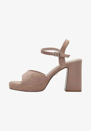 Blush roze platform sandalen met een suede textuur, peeptoe ontwerp, verstelbare enkelband en een chunky hak.