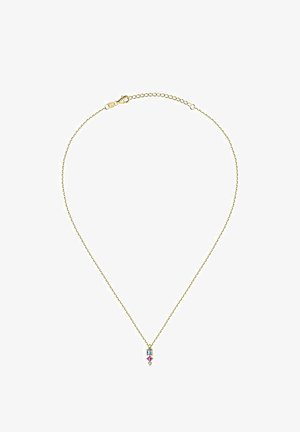 Collana a catena dorata con un ciondolo centrale che presenta una pietra blu rettangolare, una pietra rosa sottostante e un piccolo accento trasparente all'estremità.