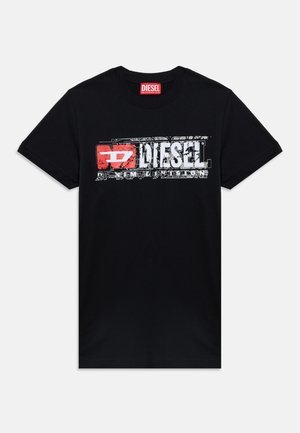 T-shirt noir à manches courtes avec un logo Diesel blanc et rouge usé et le texte "Premium Division" sur le devant.