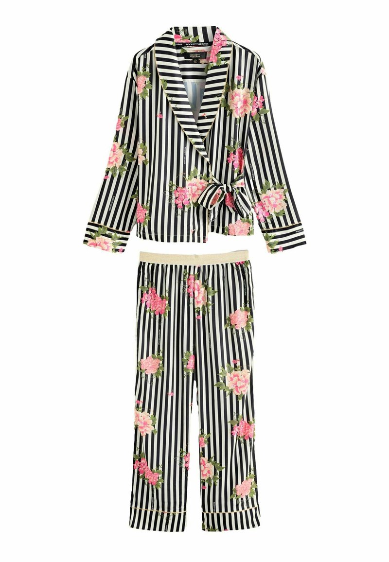 Pajama set s crno-bijelim prugama i ružičastim cvjetnim uzorcima. Jakna ima vezanje u struku, dok hlače imaju elastični pojas i cvjetne detalje.