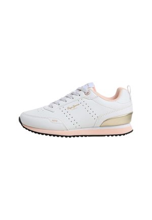 Białe niskie sneakersy z różową podeszwą, złotym akcentem na pięcie i perforowanym wzorem gwiazdy po boku, z białymi sznurówkami.