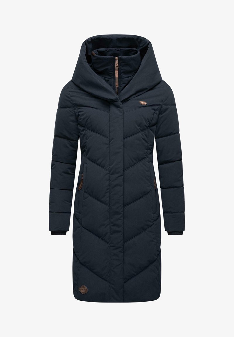 Tumes sinine polsterdatud jope laia kapuutsiga, chevron-musteriga õmblemine, küljetaskud ning pruunid detailid tõmblukul ja logol.