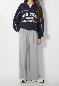 Bershka Sweatshirt - blue