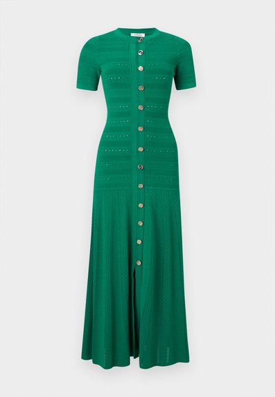 Robe courte à manches courtes en tricot vert avec fermeture boutonnée verticale, rayures horizontales texturées et jupe évasée avec motifs en tricot.