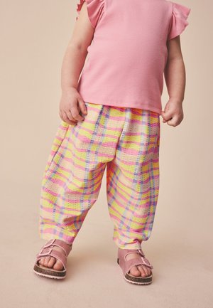 Next, REGULAR FIT - BARREL LEG TROUSERS  . - Püksid - pink yellow check
