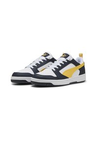 Sneakers med en farveskala i hvid, marineblå og gul, lavet af syntetisk materiale og læder, med en perforeret tå, flade snørebånd og gummisål.