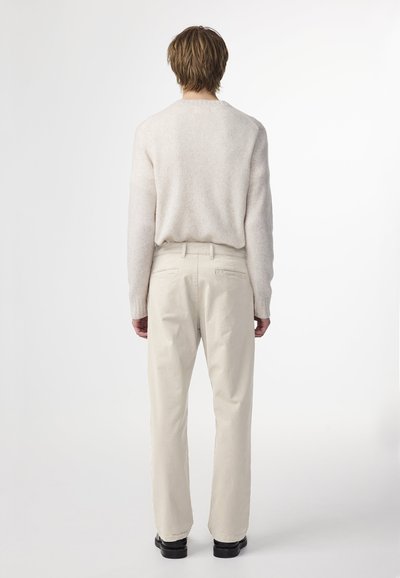 NN.07 ADEN - Chino - ivory