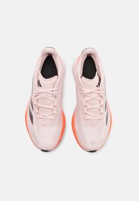 adidas Performance DURAMO SPEED - Zapatillas running asfalto - sandy pink/aurora metallic/solar red