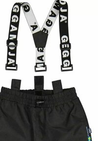 Svarta vattentäta shorts med justerbara svarta och vita hängslen med djärv text. Elastisk midja med kardborre- och remdetaljer.