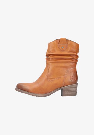 Bottine en cuir tan avec un design ample, bout courbé et un talon empilé brun texturé. Comprend un petit détail de logo.