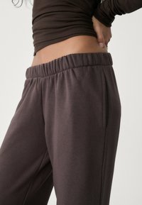Stradivarius Trainingsbroek - brown