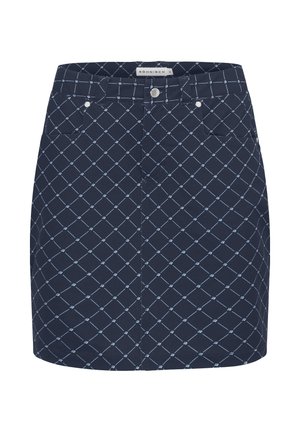 Marineblauwe patroonrok met een diamond-design in lichtblauw. Voorzien van een tailleband, vier zakken en een sluiting met knopen aan de voorkant.