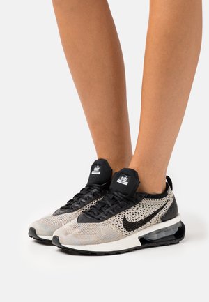 Nike Sportswear, Baskets basses - beige