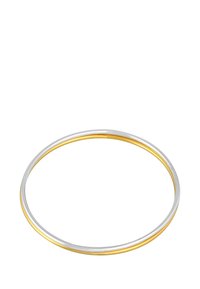 Bangle-Armband mit einem zweifarbigen Design, bestehend aus einem polierten silbernen Außenband und einem dünnen goldenen Innenband, kreisförmige Form und glatte Textur.