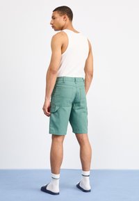 Dickies DUCK CARPENTER - Shorts - dark forest