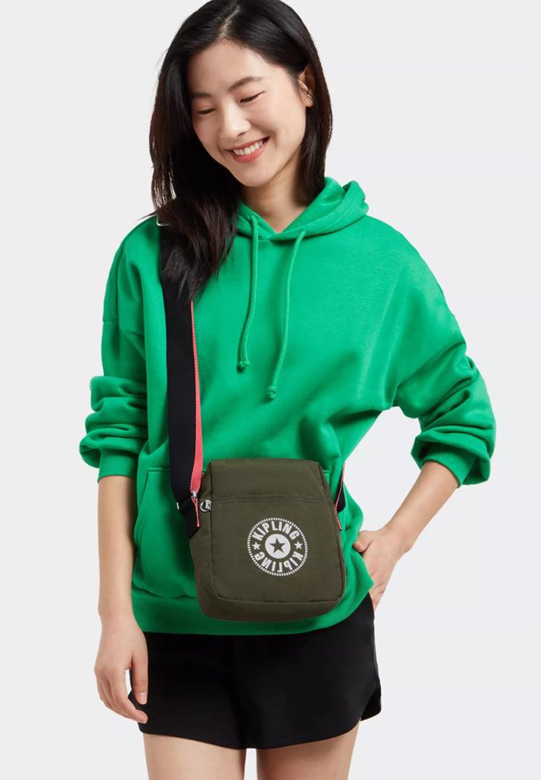 Kipling CHAZ CNT - Borsa a tracolla - strong moss ce