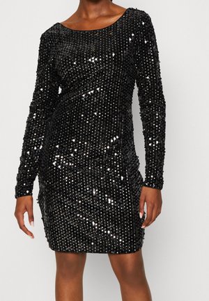 Svart paljettklänning med långa ärmar, figurnära silhuett, rund halsringning och en texturerad yta skapad av täta, blanka paljetter.