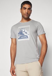 Columbia CSC™ SEASONAL LOGO TEE - Apdrukāts T-krekls - grey heather