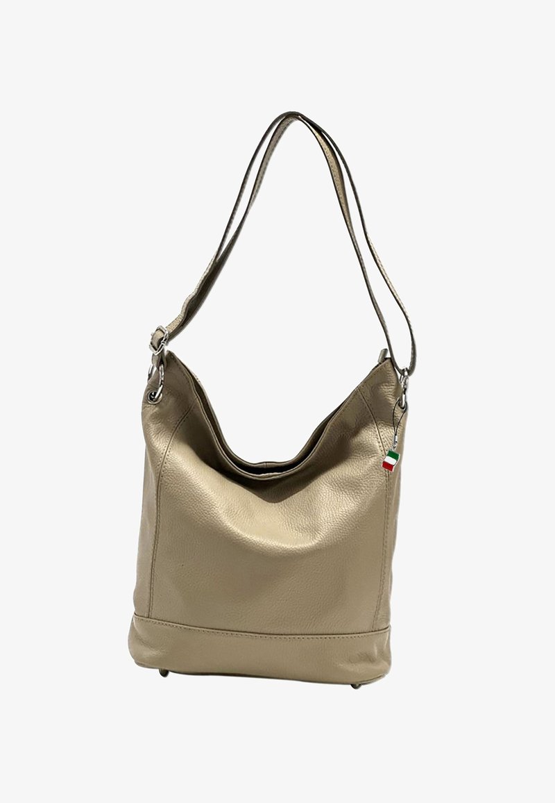 Sac en cuir beige à la forme douce et décontractée. Doté d'une seule sangle, d'un sommet arrondi et d'un petit accent en drapeau italien.