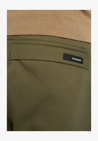 Niewybrane, dark green