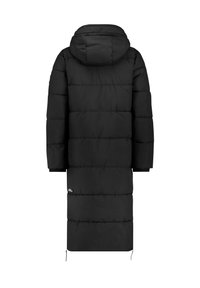 Schwarzer langer Daunenmantel mit Kapuze, mit gesteppten Bereichen, Frontreißverschluss und verstellbarem Saum. Glatte Textur, minimale Details.