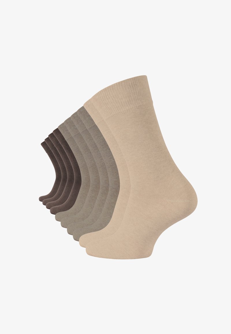 Baumwollsocken in einer Vielzahl neutraler Farbtöne, mit gerippten Bündchen und glatten Texturen, die in einem versetzten Arrangement präsentiert werden.