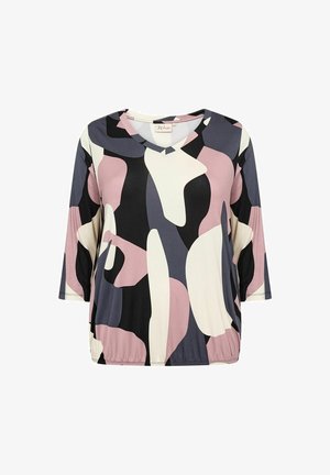 Mnohofarebná blúzka s výstrihom do V, trojštvrťovými rukávmi a abstraktným vzorom v odtieňoch ružovej, čiernej a krémovej na jemnej látke.