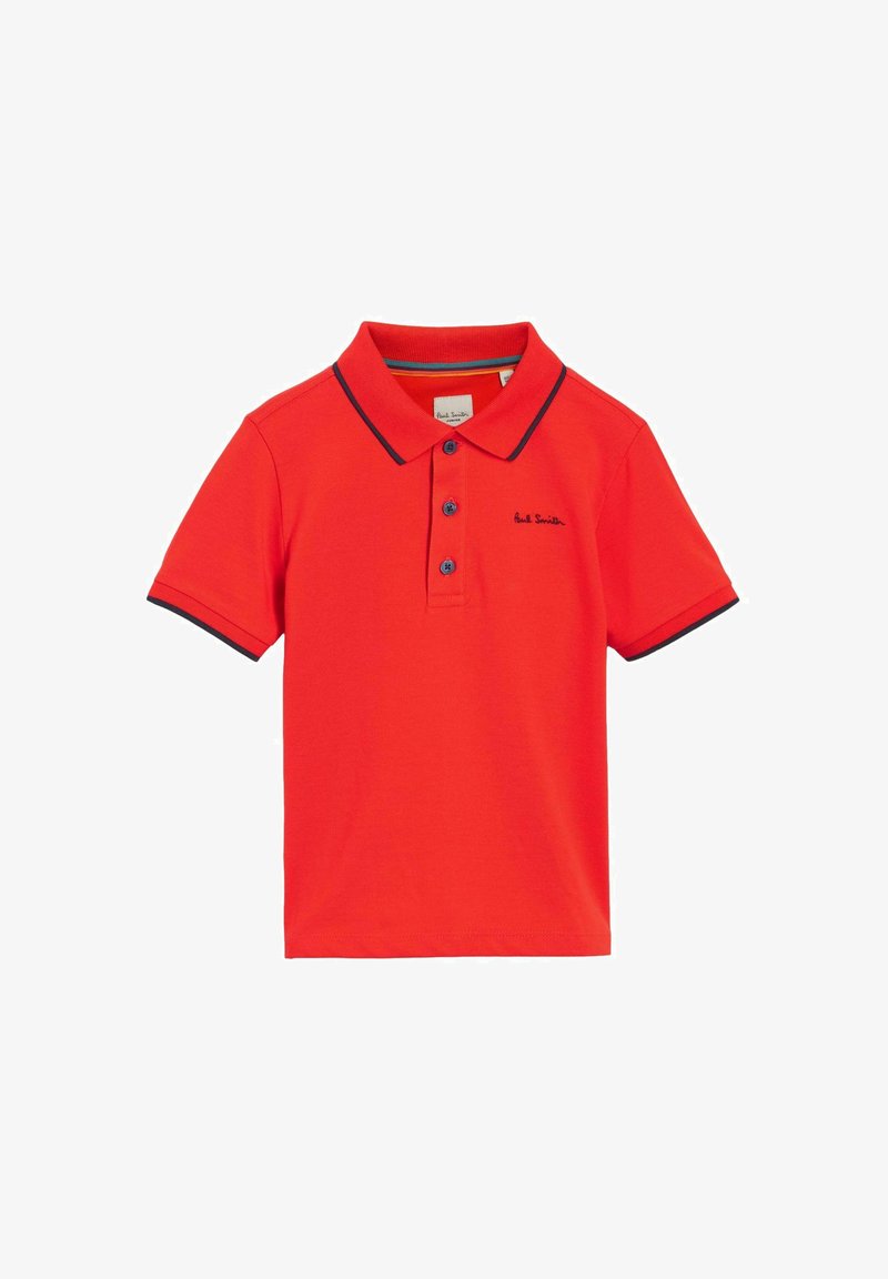 Czerwona koszulka polo z bawełny, z kołnierzykiem, trzema guzikami oraz kontrastującymi granatowymi detalami przy kołnierzyku i rękawach.