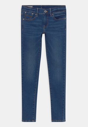 Jean skinny en denim bleu avec bouton et fermeture éclair à l'avant, cinq poches et détails de coutures visibles, étalé à plat sur un fond blanc.