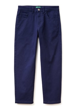 Marineblaue gerade geschnittene Hose mit vorderem Knopf und Reißverschluss, im Fünf-Taschen-Stil und mit Gürtelschlaufen, auf weißem Hintergrund präsentiert.
