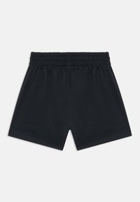 Pantaloni corti neri in cotone con una vita elastica, caratterizzati da una texture liscia, lunghezza a metà coscia e senza tasche o motivi visibili.