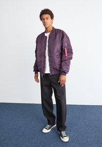 Alpha Industries UNISEX - Bomber Jacket - plum