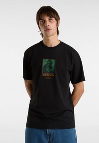 Vans - READ THE ROOM - Print T-shirt - black Thumbnail Image 1
