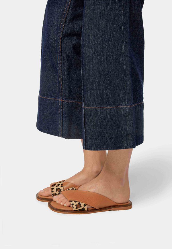 VICTORY - Pantolette flach