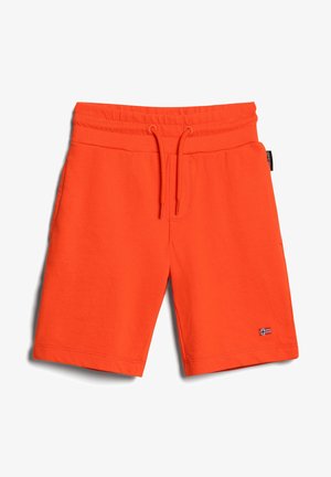 Klar orange knælange shorts med elastik i taljen, snøre, lommer og et lille flagemblem på nederste venstre ben.