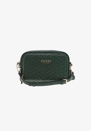 Sac bandoulière matelassé vert avec quincaillerie dorée et logo embossé. Doté d'une sangle réglable et d'une fermeture éclair, de forme rectangulaire.