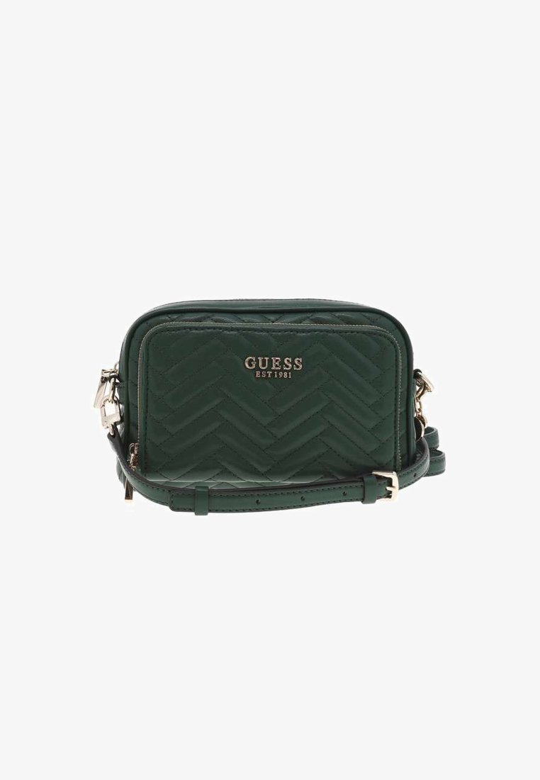 Sac bandoulière matelassé vert avec quincaillerie dorée et logo embossé. Doté d'une sangle réglable et d'une fermeture éclair, de forme rectangulaire.