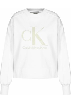 Weißes Sweatshirt mit langen Ärmeln und Rundhalsausschnitt, mit gerippten Bündchen und Saum, mit großem hellbeigen „cK“- und „Calvin Klein Jeans“-Logo auf der Vorderseite.