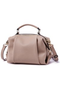 Borsa a mano in pelle beige con superficie texture, chiusura con zip, manico superiore e tracolla staccabile. Presenta accenti in hardware dorato.