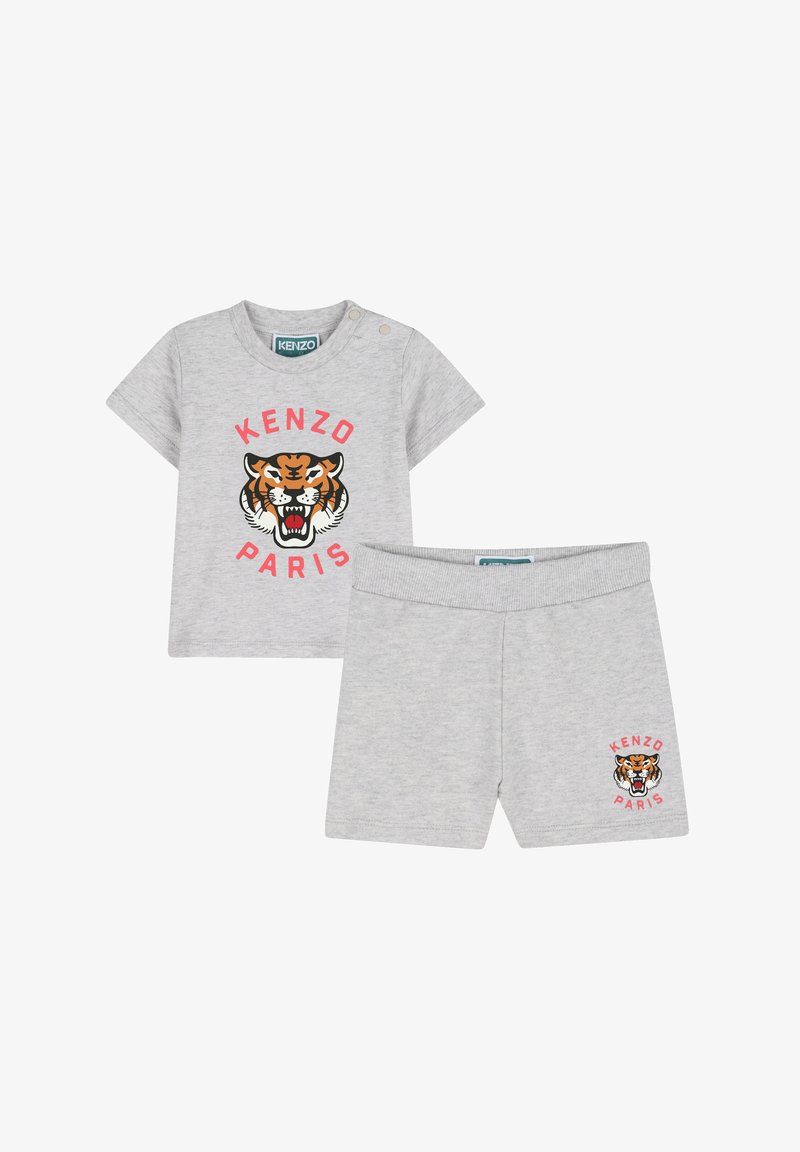 Ensemble pour enfants en coton gris comprenant un T-shirt à manches courtes et un short. Doté d'un graphisme de tigre et de l'inscription "KENZO PARIS" en rouge. Texture douce.