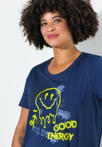 Angel of Style SMILEY HALF SLEEVES - Camiseta estampada - dark blue