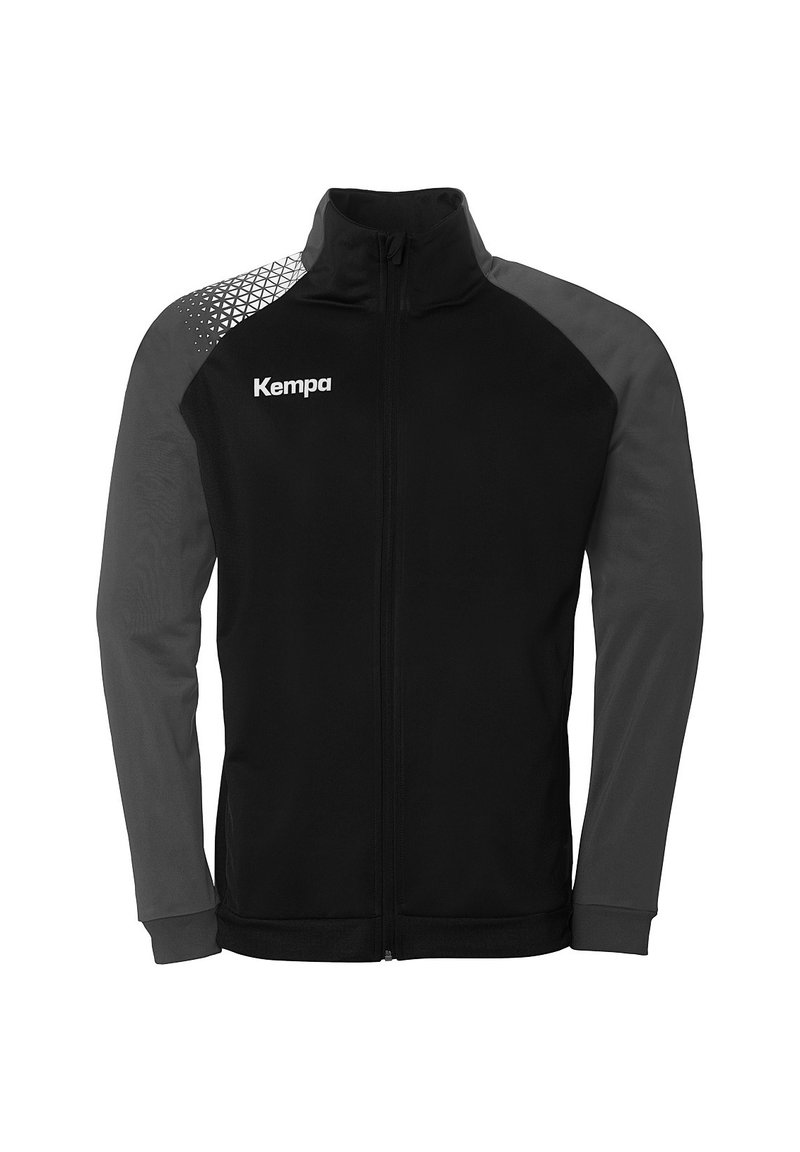 Sort zip-jakke med mørkegrå ærmer. Har et geometrisk mønster på den ene skulder og et logo på venstre front. Glat stofstruktur.