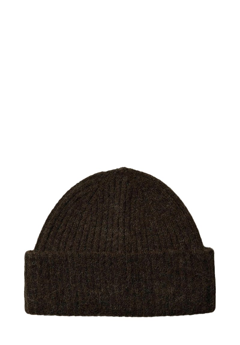 Cappello in maglia di colore marrone scuro con una texture a coste. Presenta un orlo piegato e una parte superiore rotonda, realizzato in un caldo materiale misto lana.
