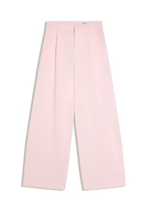 High waist wijde broek in pastelroze met zijzakken en voorplooien, geschikt voor formeel en casual gebruik.